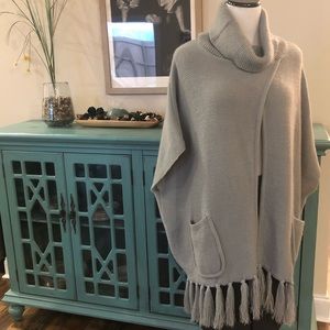 Steve Madden Gray Sweater Cape/Wrap w Cowl Neck